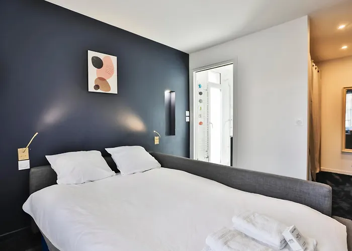 Parisse Au Centre De La Chaume *